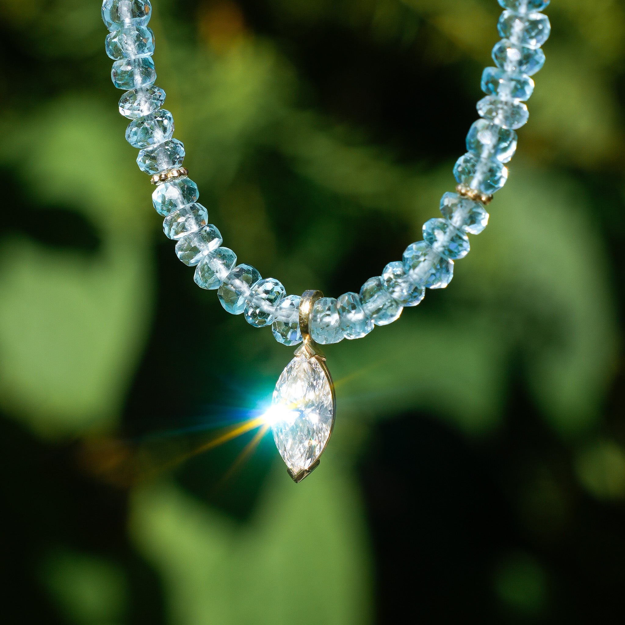 שרשרת בלו טופז וחרוזי זהב - ספאטייה