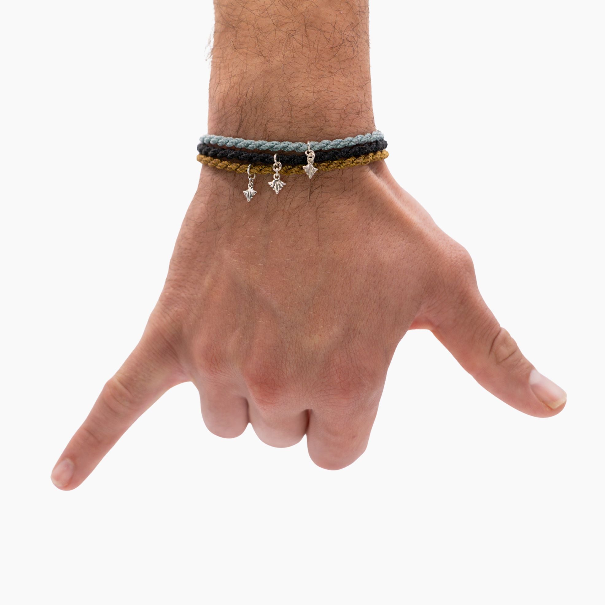 הצמיד הראשון