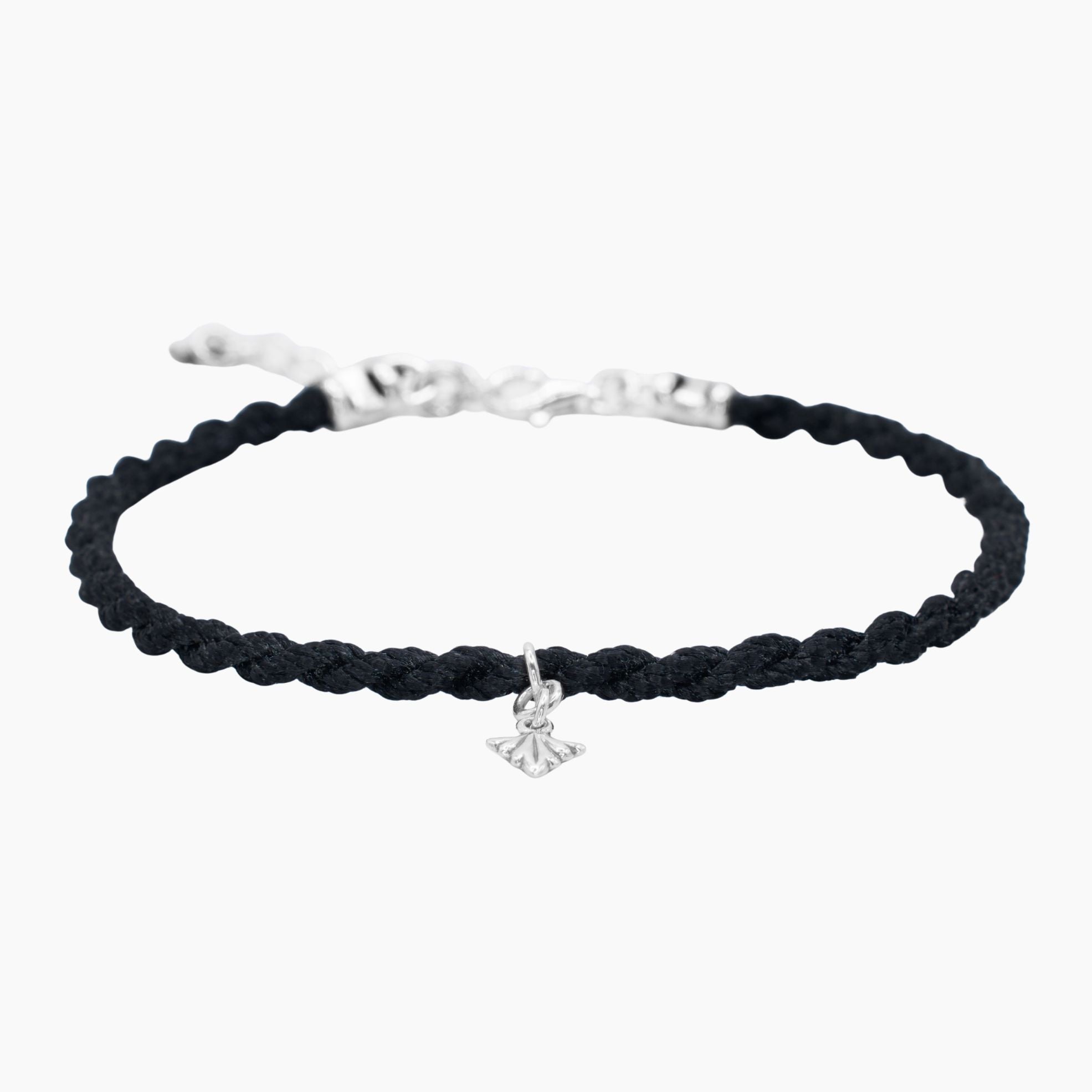 הצמיד הראשון