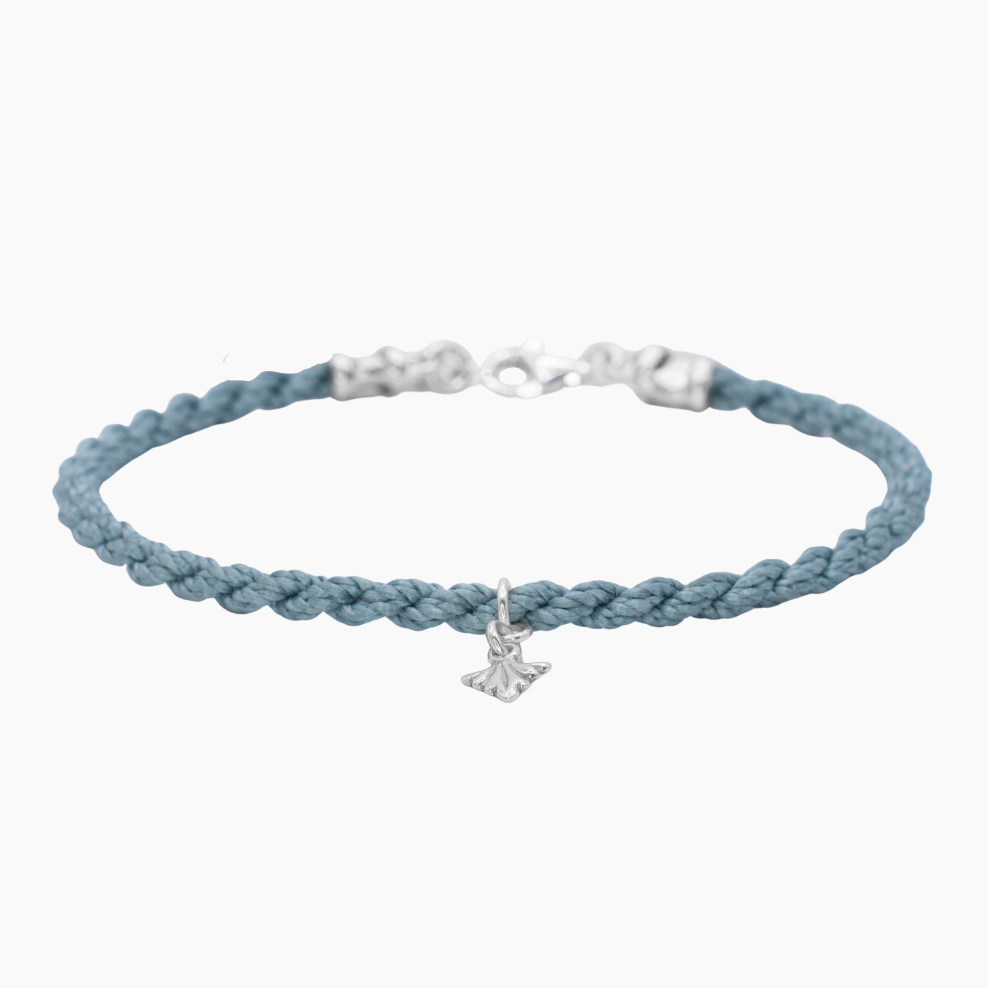 הצמיד הראשון