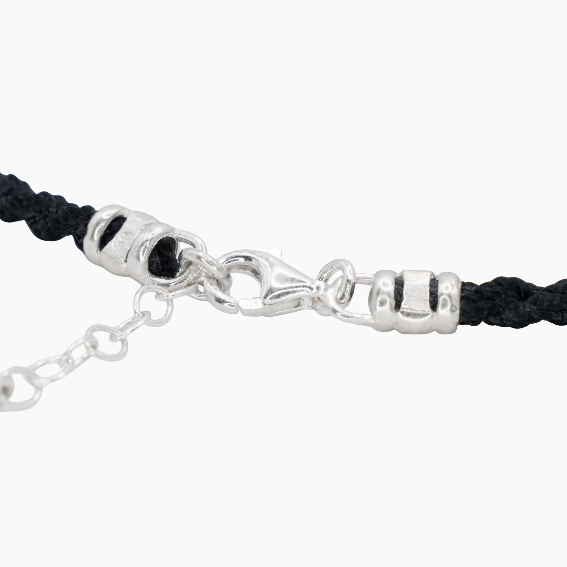 הצמיד הראשון